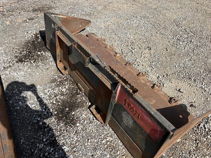 caterpillar-86”-skid-loader-bucket-image-4