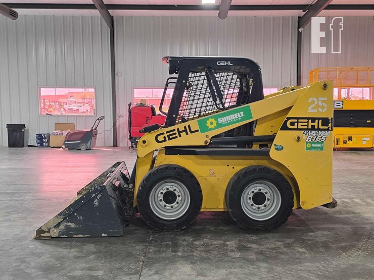 2021-gehl-r165-image-5