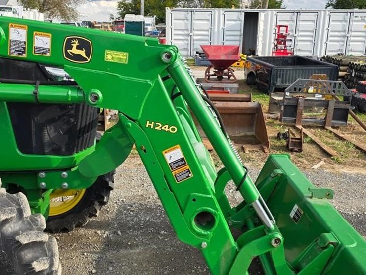 2016-john-deere-5065e-image-32