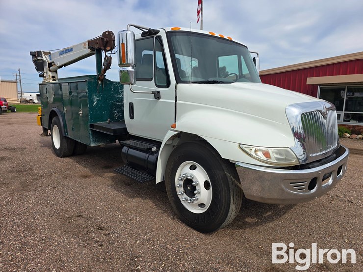 2003-international-4300-s/a-service-truck-w/auto-crane-image-3