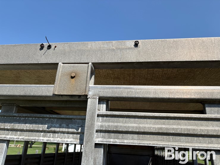 2006-travalong-6’8”x24’-t/a-gooseneck-aluminum-livestock-trailer-image-19