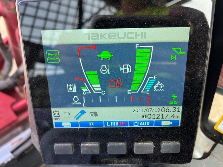 2023-takeuchi-tl12v2-skid-steer-loader-image-18