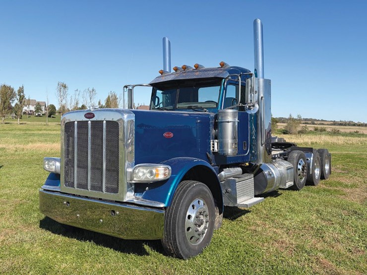 2021-peterbilt-389-image-1