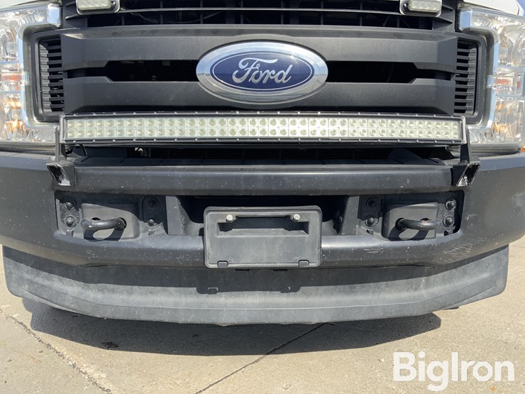 2017-ford-f350-xl-super-duty-4x4-crew-cab-&-chassis-image-12