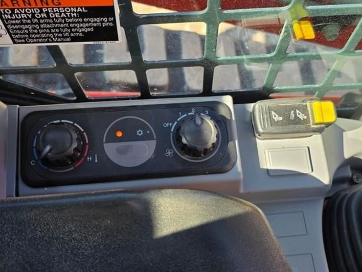 2023-kubota-svl75-3-image-53