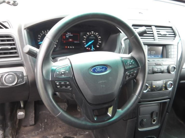 2019-ford-explorer-image-14