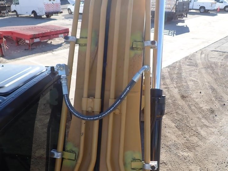 2024-caterpillar-320gc-image-23