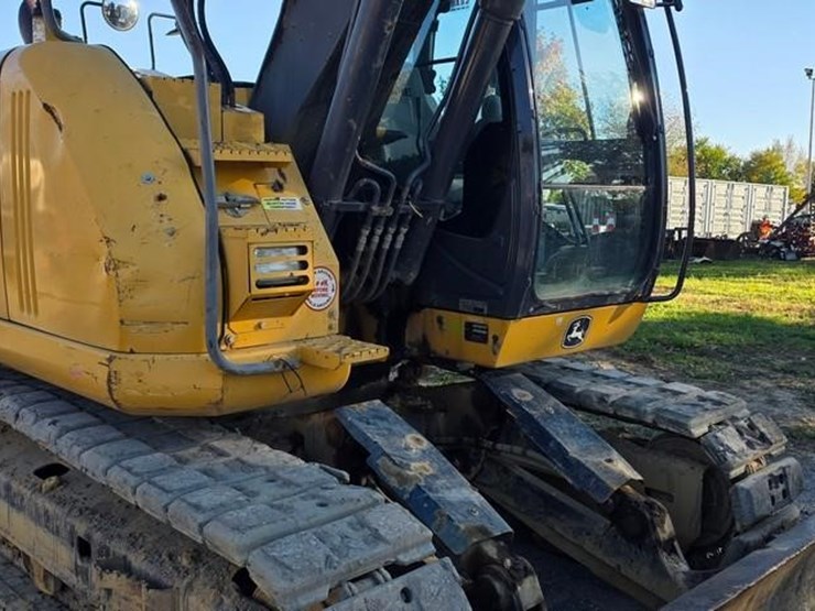 2015-deere-135g-image-12