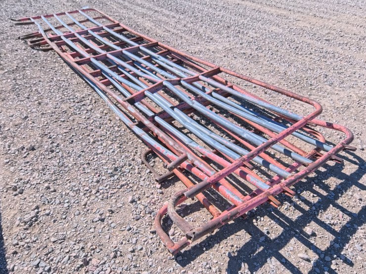 #2018-•-16ft-corral-panels-(4-count)-image-1