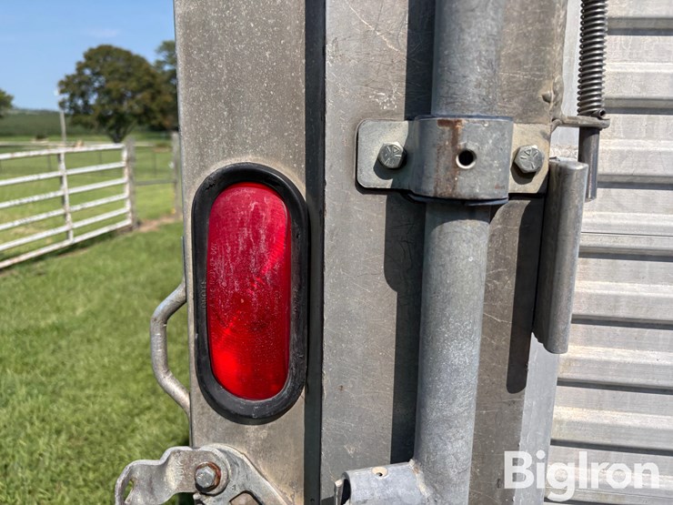 2006-travalong-6’8”x24’-t/a-gooseneck-aluminum-livestock-trailer-image-20