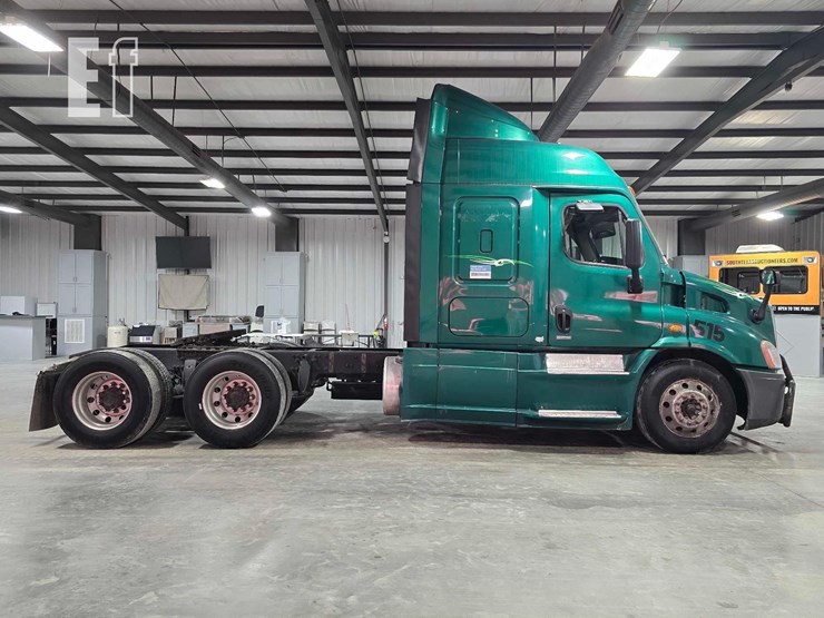 2018-freightliner-cascadia-113-image-6