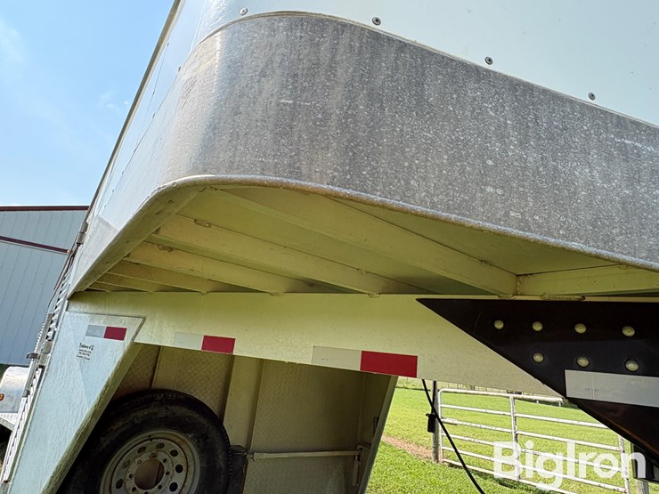 2006-travalong-6’8”x24’-t/a-gooseneck-aluminum-livestock-trailer-image-13