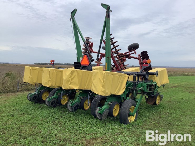 john-deere-7200-8r38-planter-image-5