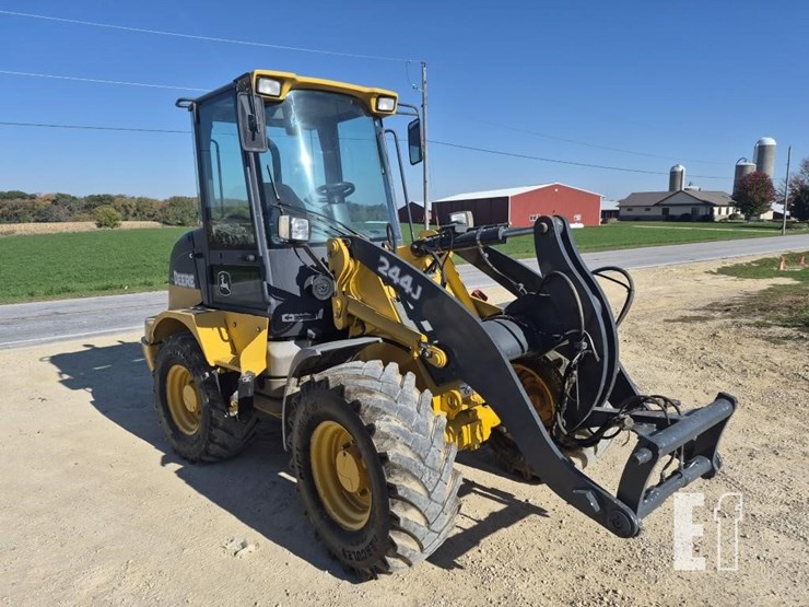 2012-deere-244j-image-7