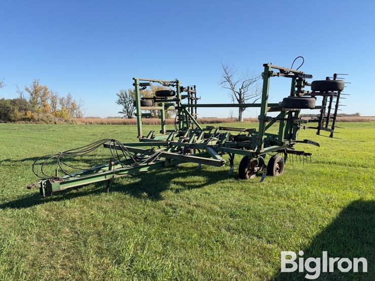 john-deere-1610-25'-chisel-plow-image-1