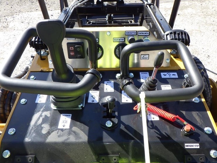 2026-cfg-kjt27-skid-steer-loader-image-13