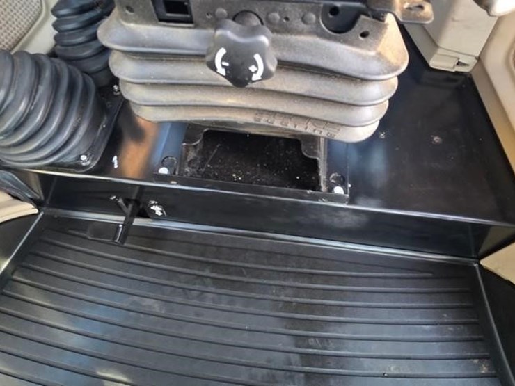 2019-john-deere-5100e-image-61