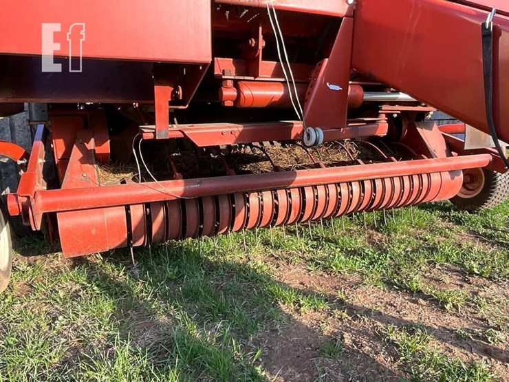 hesston-846a-image-13