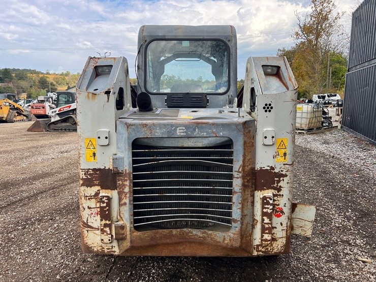 2014-takeuchi-tl12-skid-steer-loader-image-5