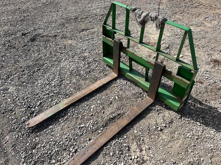 john-deere-48”-tractor-loader-pallet-forks-image-2