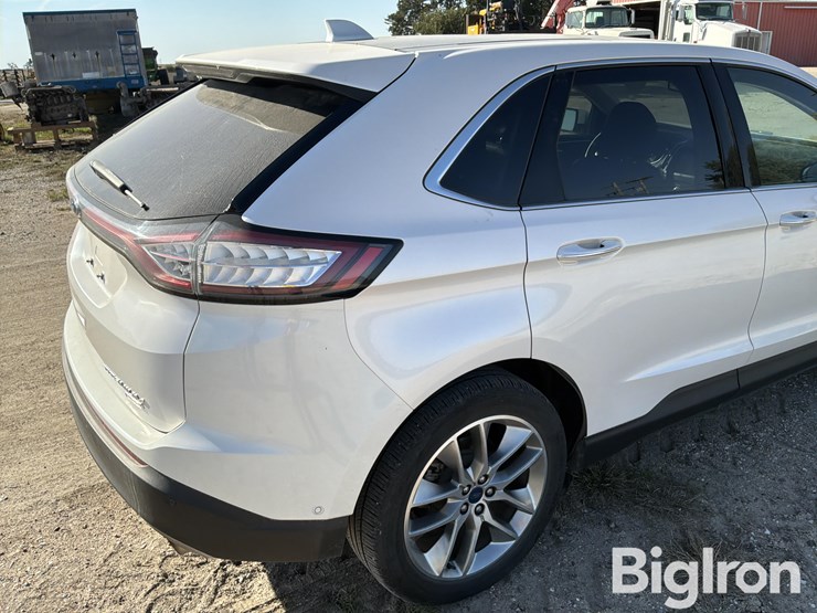 2017-ford-edge-titanium-awd-suv-image-19