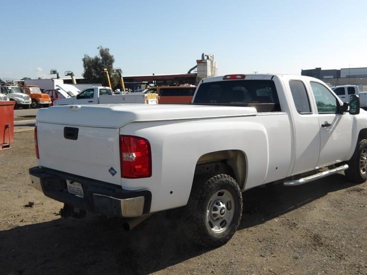 2013-chevrolet-silverado-2500-image-3