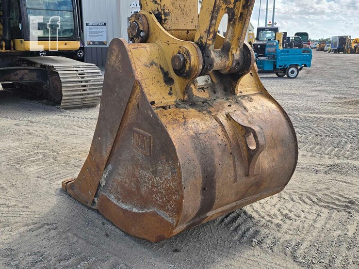 2018-caterpillar-320gc-image-12