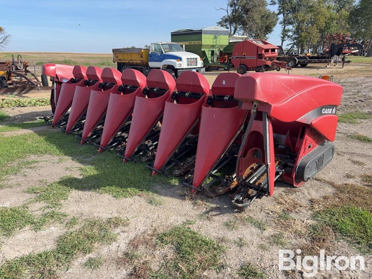 2002-case-ih-2208-8r30-corn-head-image-1