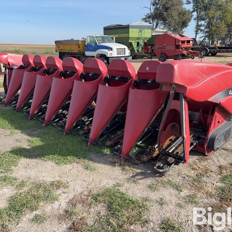 2002 Case IH 2208 8R30 Corn Head