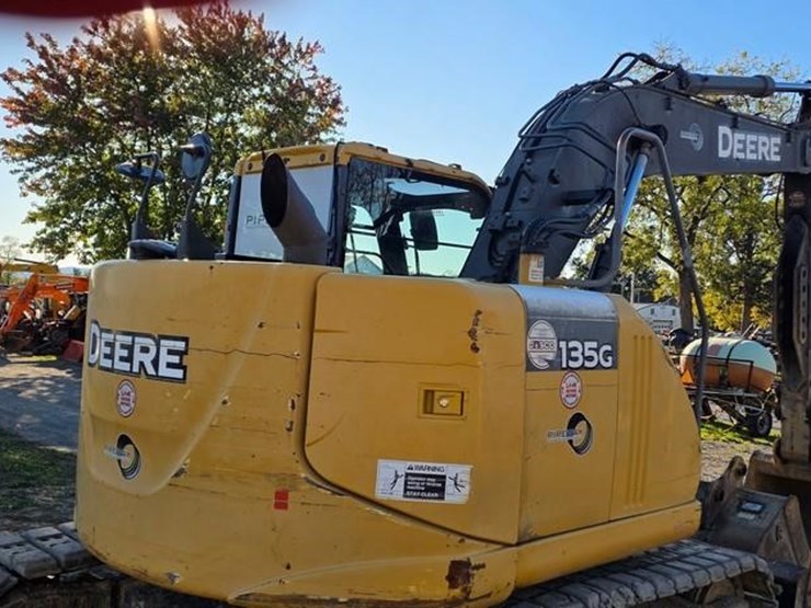 2015-deere-135g-image-25