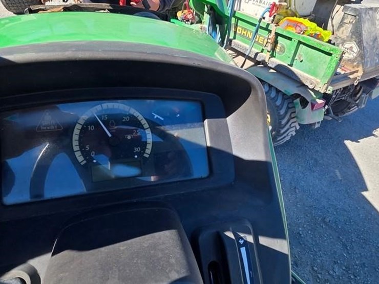john-deere-4052m-image-43