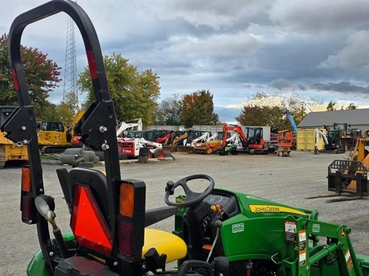 2014-john-deere-1025r-image-13