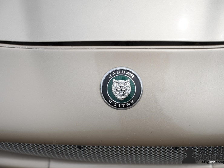 run-#103---1999-jaguar-xk8-convertible-"mina-gallery"-edition-image-10