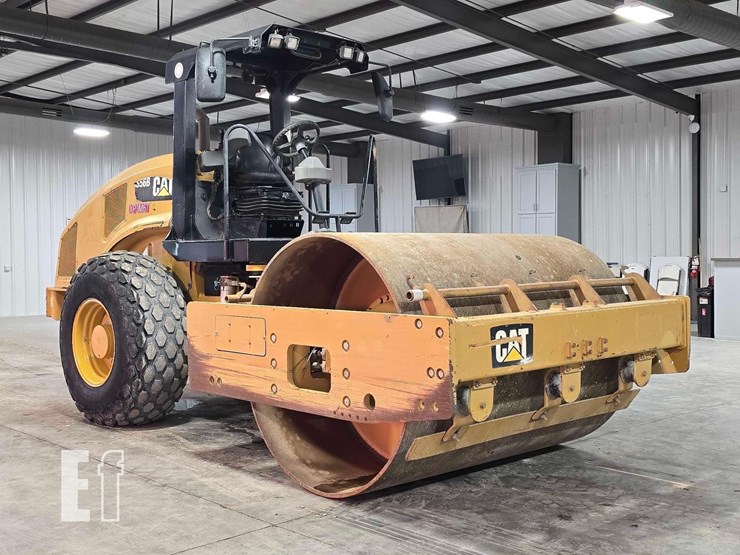 2016-caterpillar-cs56b-image-2