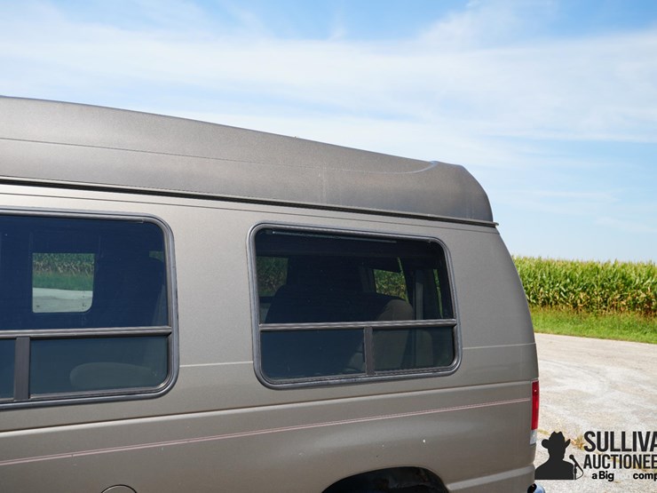 run-#23---2003-ford-e150-conversion-van-image-18