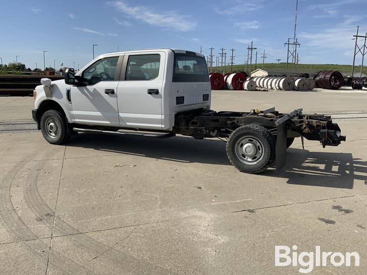2017-ford-f350-xl-super-duty-4x4-crew-cab-&-chassis-image-7