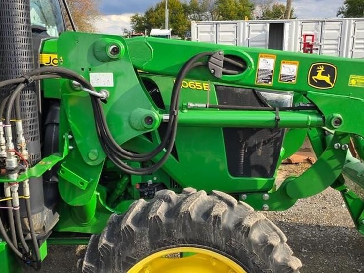 2016-john-deere-5065e-image-30