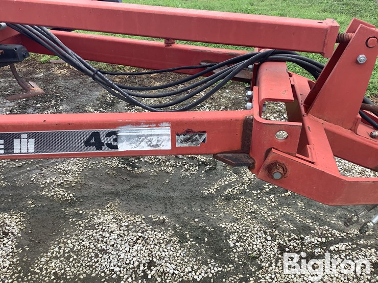 case-ih-4300-field-cultivator-image-18