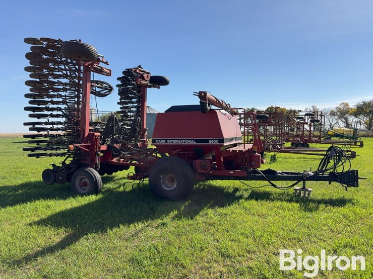 case-ih-8600-air-seeder-image-4