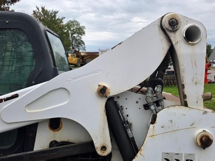 2014-bobcat-s770-image-25