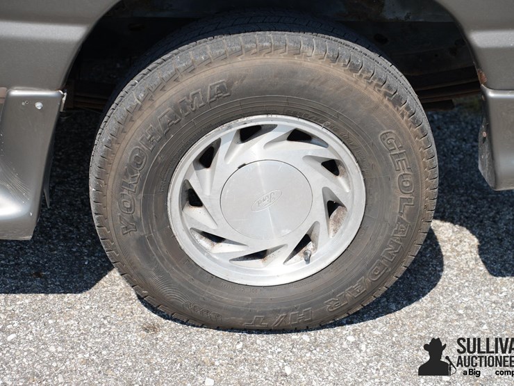 run-#23---2003-ford-e150-conversion-van-image-20