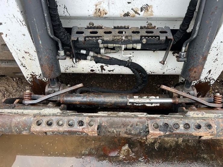 2022-bobcat-t740-skid-steer-loader-image-11