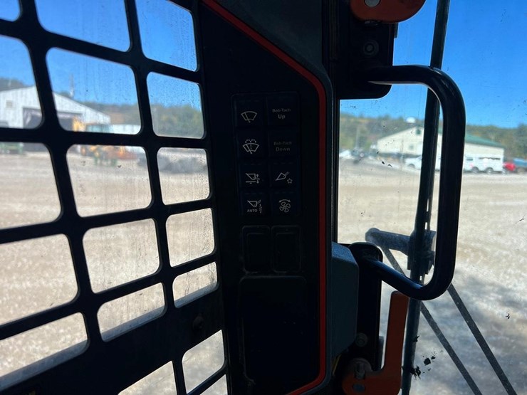 2023-bobcat-t66-skid-steer-loader-image-24
