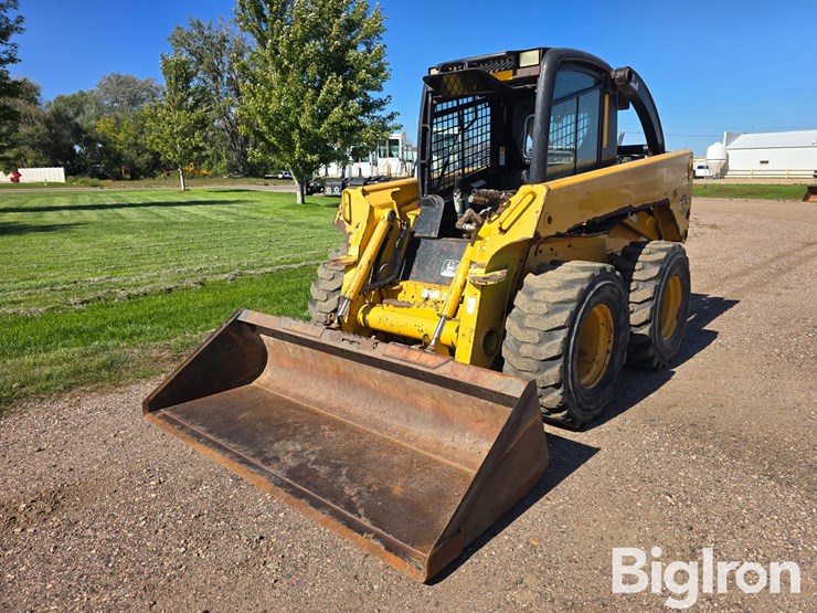 2000-john-deere-270-skid-steer-image-1