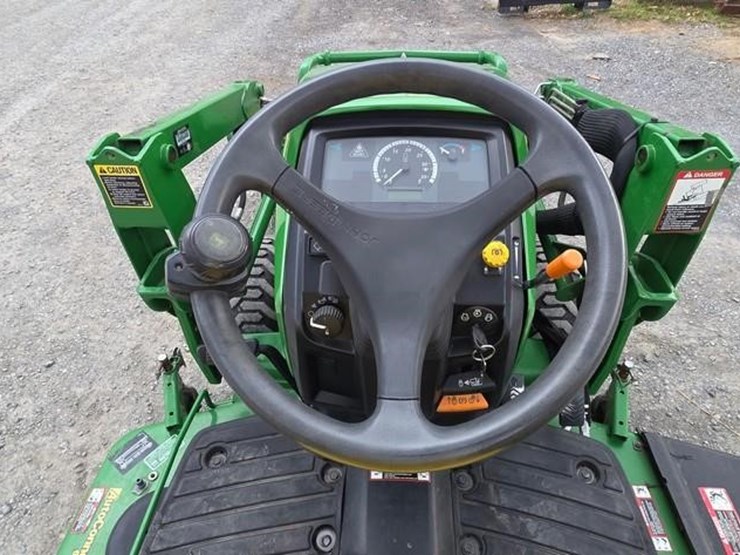 2014-john-deere-1025r-image-42