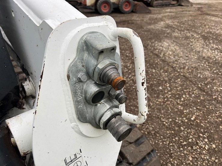 2022-bobcat-t740-skid-steer-loader-image-12