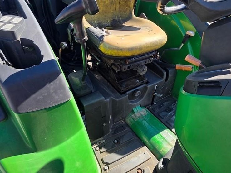 john-deere-4052m-image-32