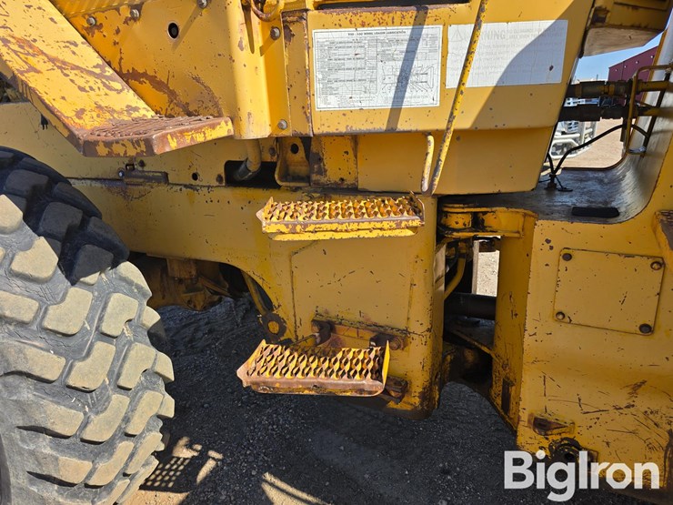 1974-caterpillar-930-wheel-loader-image-9