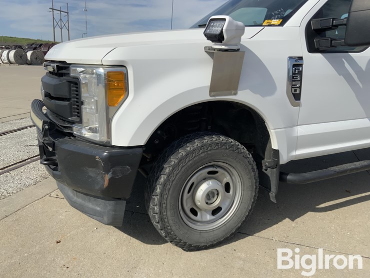 2017-ford-f350-xl-super-duty-4x4-crew-cab-&-chassis-image-14