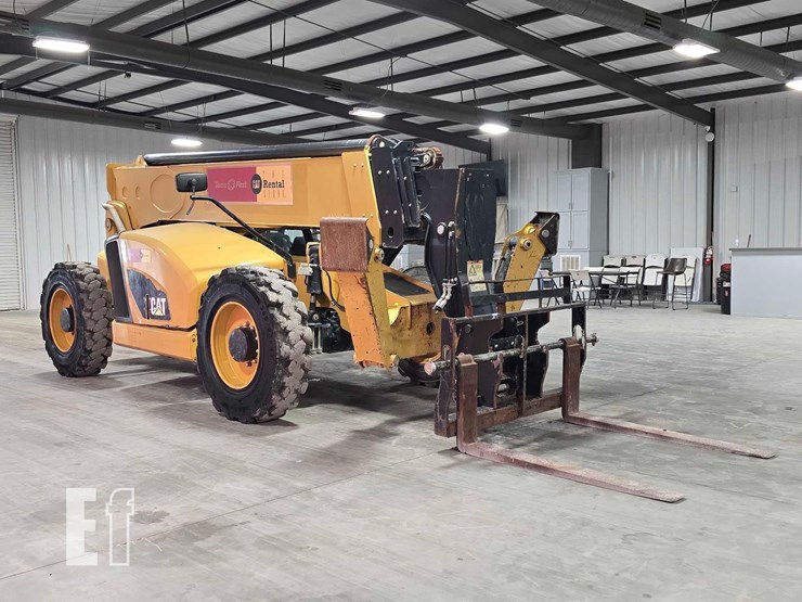 2018-caterpillar-tl1055d-image-2